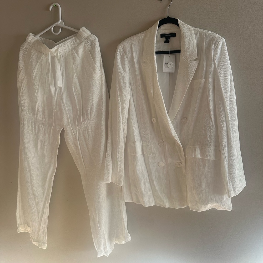 Forever 21 Women's White Pants Suit and Double-Breasted Blazer Set Size L NWT